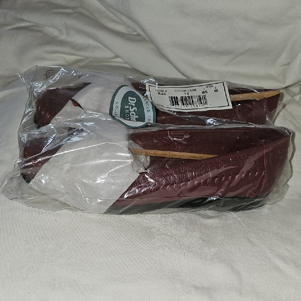 New Dr. Scholl's Burgundy Loafers, Size 8.5M, E23, Tassels